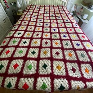 GRANNY SQUARE AFGHAN - VINTAGE CROCHET - Maroon & Ivory w/colorful squares 52x88